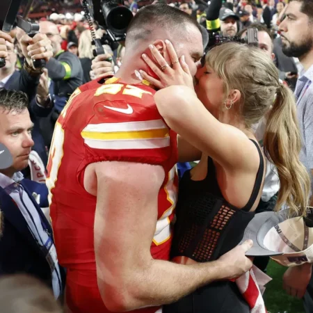 Travis Kelce ja Taylor Swift törsäävät 100 000 dollaria päivässä: ”He eivät ajattele”