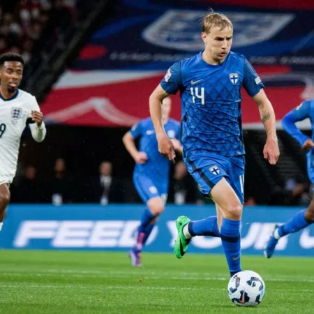 Huuhkajat-debytantti Topi Keskinen kohautti olkapäitään kritiikille: “Ei mitään vihollisia”