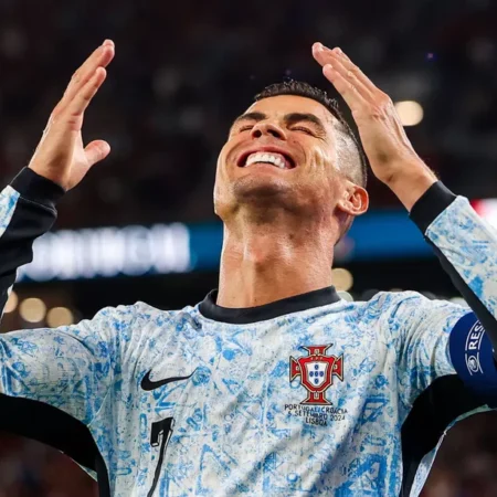 Cristiano Ronaldolle tunteellinen hetki – uran 900. maali Kansojen liigassa